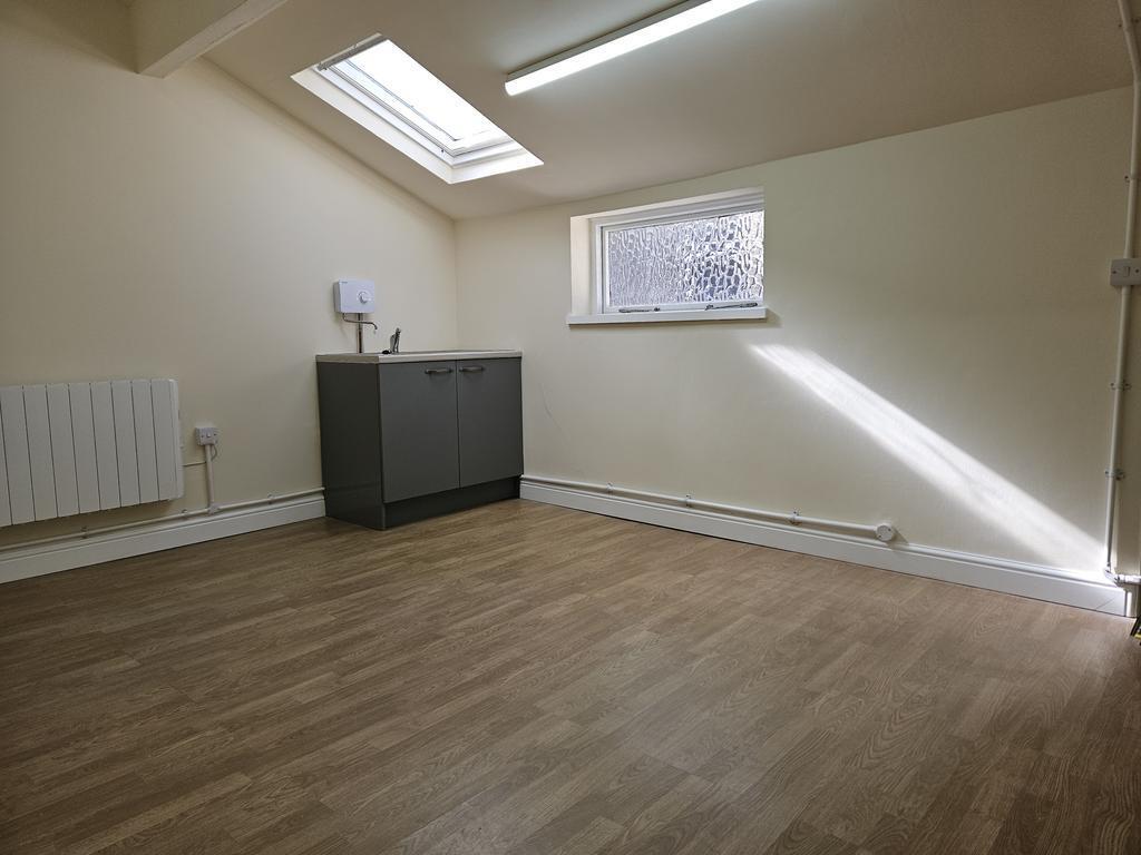 53 High St, Buxton to rent Building Photo- Image 1 of 6