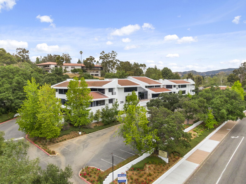 299 W Hillcrest Dr, Thousand Oaks, CA for rent - Building Photo - Image 1 of 8