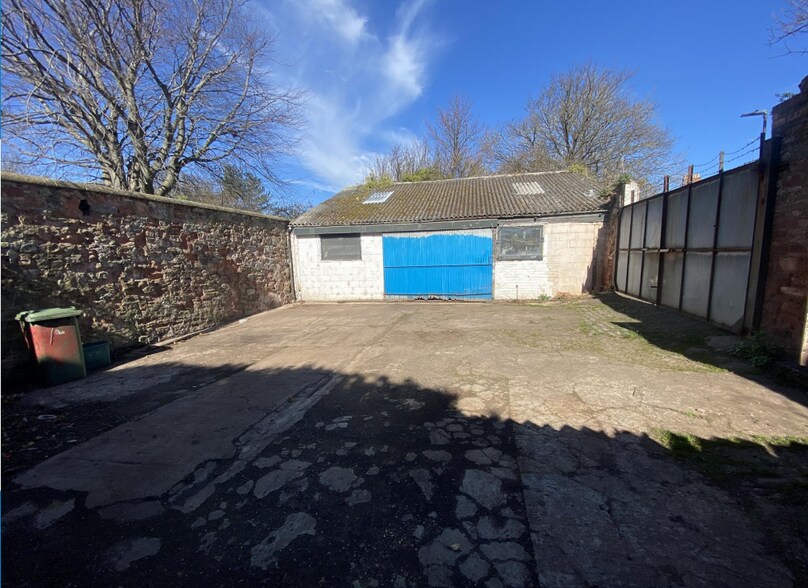 11 Lawson Pl, Dunbar to rent - Building Photo - Image 2 of 2