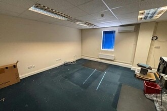 Campbell Ct, Bramley to rent Interior Photo- Image 2 of 5