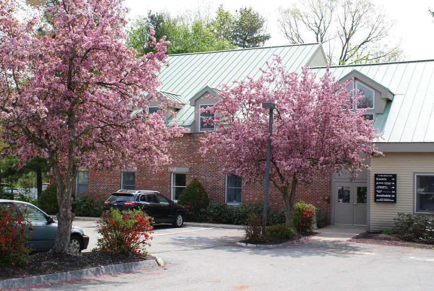 11 Red Roof Ln, Salem, NH for rent - Building Photo - Image 3 of 10