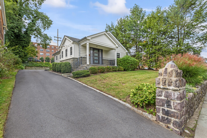 11 Hill St, Morristown, NJ for sale - Building Photo - Image 1 of 18