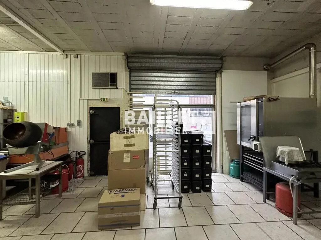 Location Entrepôt 140 m² - Photo 1