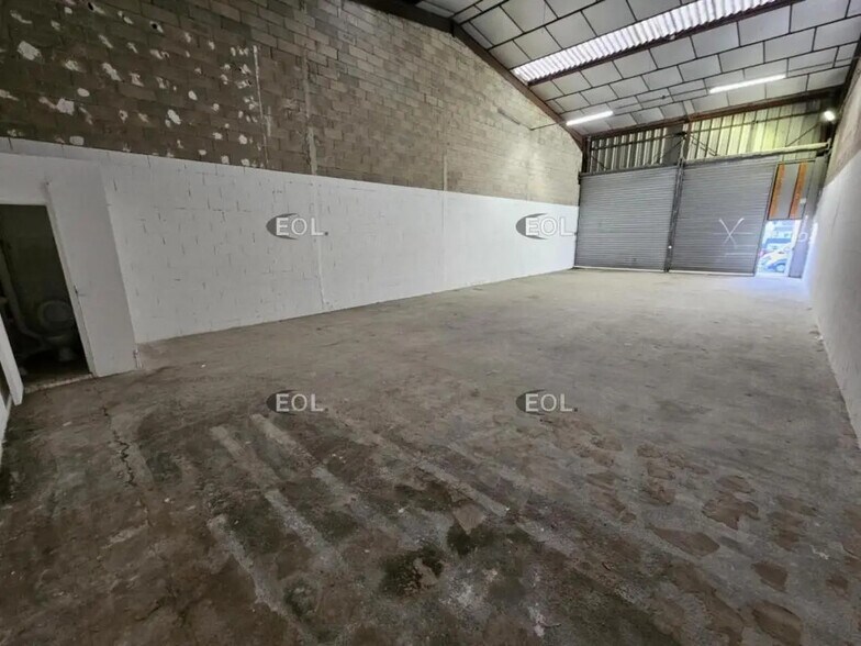 Industrial in Villeneuve-Saint-Georges to rent - Building Photo - Image 3 of 4