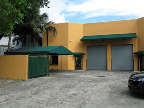 2271-2275 W 77th St, Hialeah, FL for rent Building Photo- Image 1 of 11