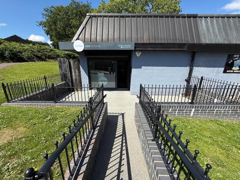 2 Rhodfa Fadog, Swansea for sale - Building Photo - Image 3 of 4