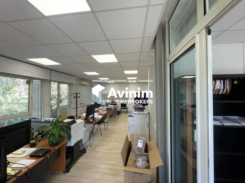 Office in Vitrolles to rent - Interior Photo - Image 3 of 3