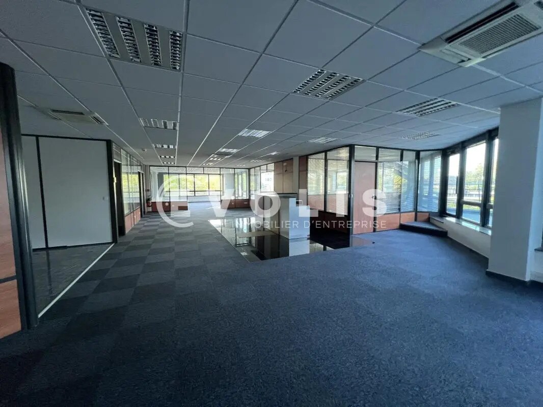 Office in Bry-sur-Marne to rent Building Photo- Image 1 of 22