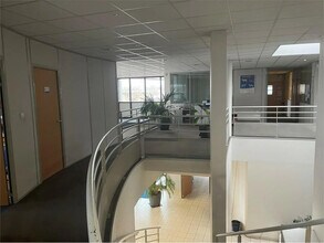 Office in Miribel to rent Interior Photo- Image 1 of 1