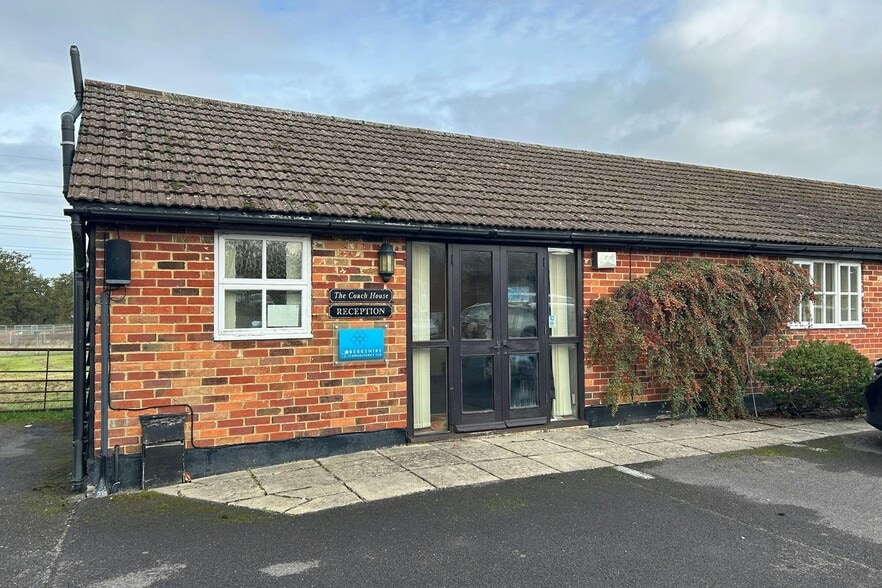 The Coach House & The Shires, Woods Farm, Wokingham to rent - Building Photo - Image 2 of 3