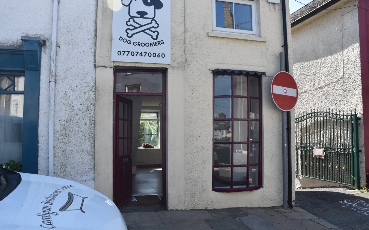 Market Sq, Newcastle Emlyn for sale Building Photo- Image 1 of 1