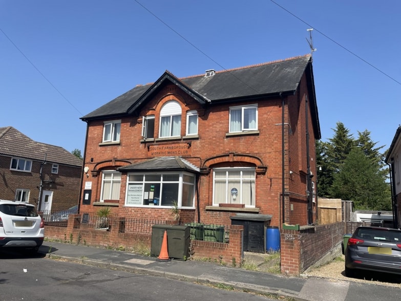 45 York Rd, Farnborough for sale - Primary Photo - Image 1 of 9