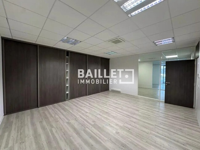 Location Bureaux 158 m²