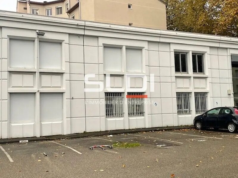 Office in Villeurbanne to rent Building Photo- Image 1 of 4