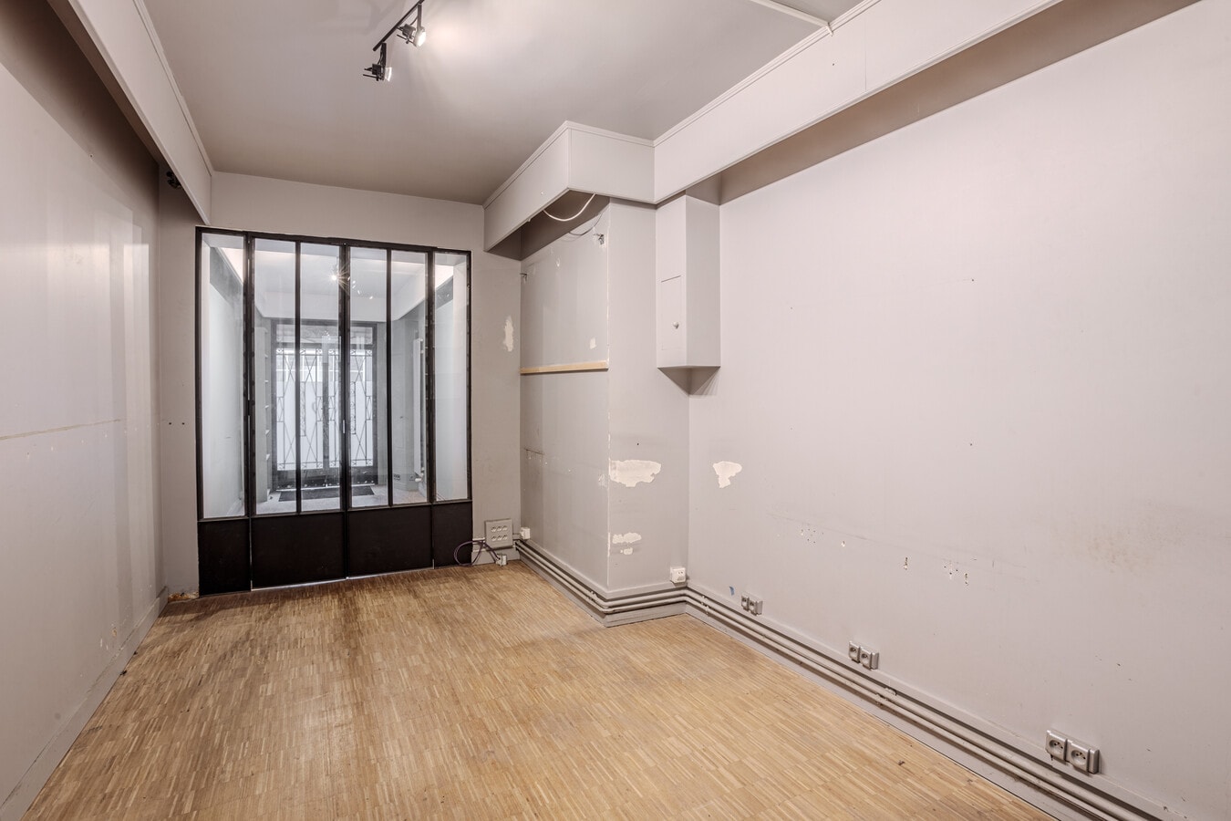 Paris, PAR 75009 -  -  - Interior Photo - Image 2 of 8
