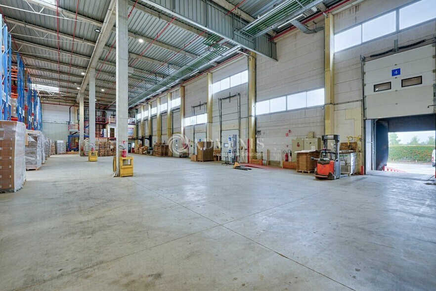 Industrial in Marly-la-Ville to rent - Building Photo - Image 2 of 5