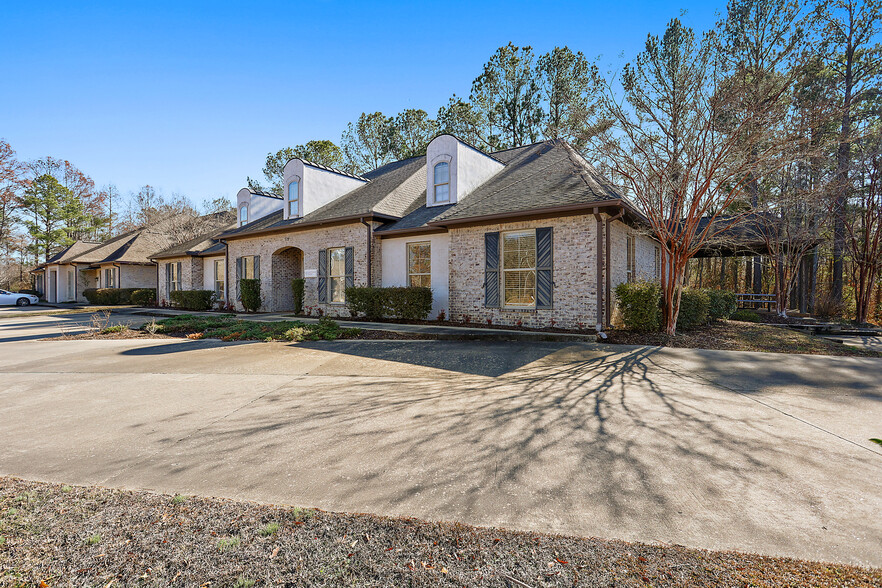 579 Lakeland East Dr, Flowood, MS for rent - Building Photo - Image 3 of 4