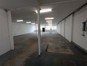 Princess Margaret Rd, Tilbury to rent Building Photo- Image 2 of 3
