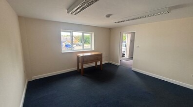 Northend Rd, Fenny Compton to rent Interior Photo- Image 2 of 4