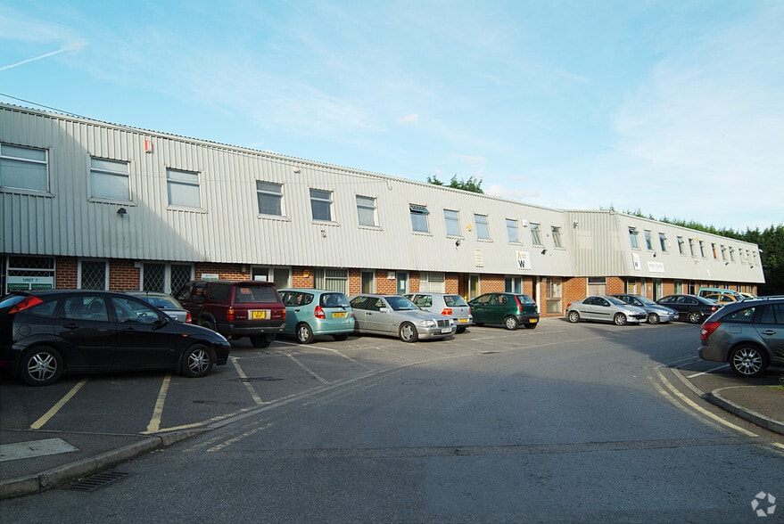 Southview Park, Reading to rent - Primary Photo - Image 1 of 29