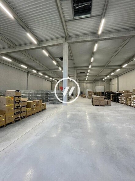 Industrial in Signes to rent - Building Photo - Image 3 of 3