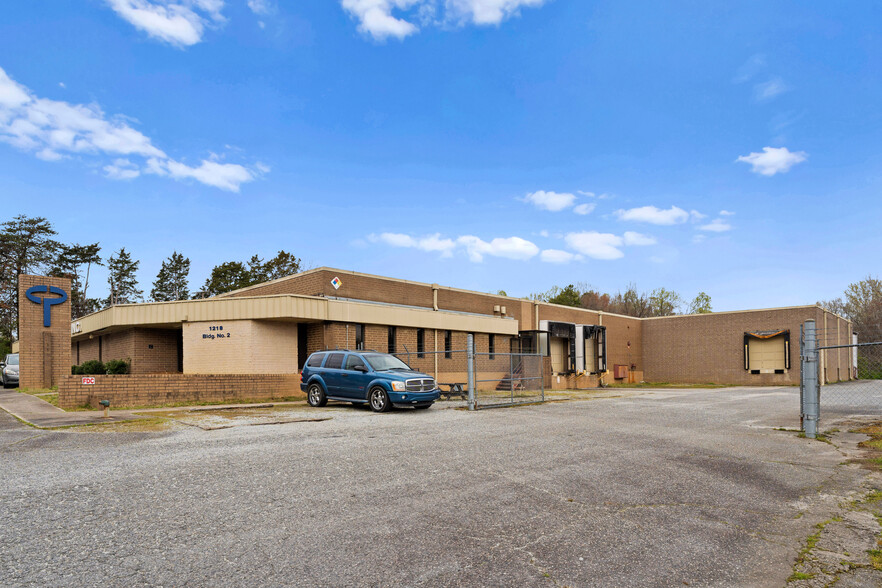 1218 Hickory Chapel Rd, High Point, NC for rent - Building Photo - Image 2 of 7