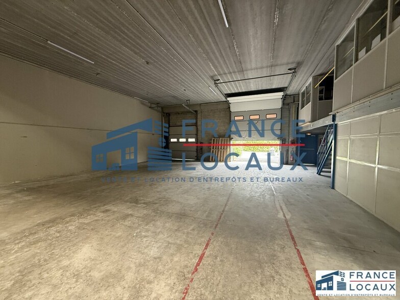 15 Rue Du Bois Moussay, Stains to rent - Interior Photo - Image 3 of 12