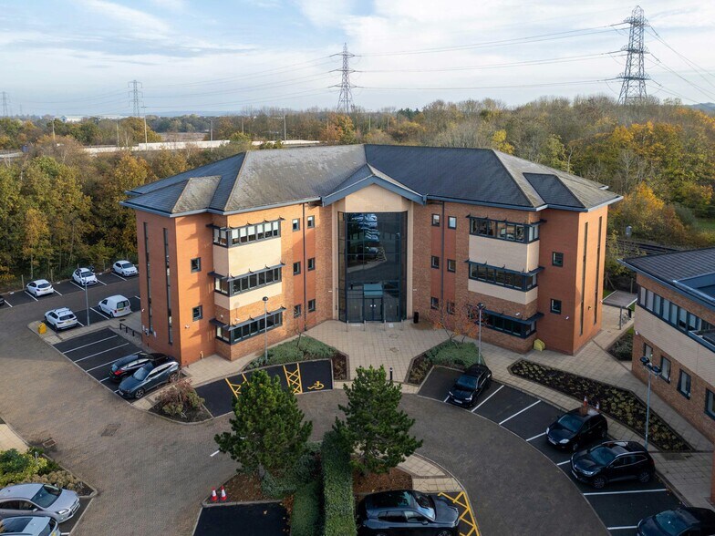 1 Broadlands, Wolverhampton to rent - Building Photo - Image 3 of 21