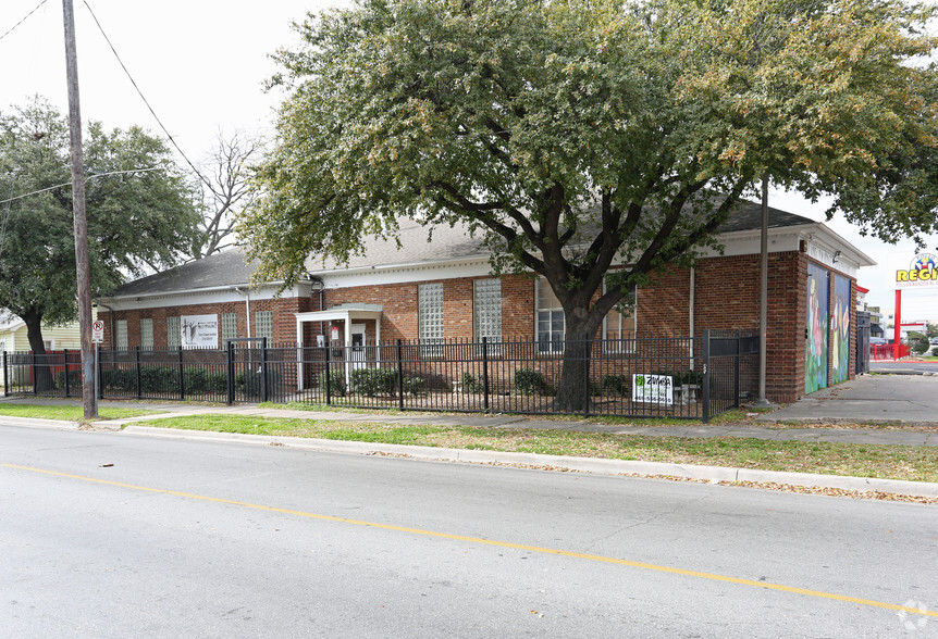 4422 Live Oak St, Dallas, TX for rent - Primary Photo - Image 1 of 19