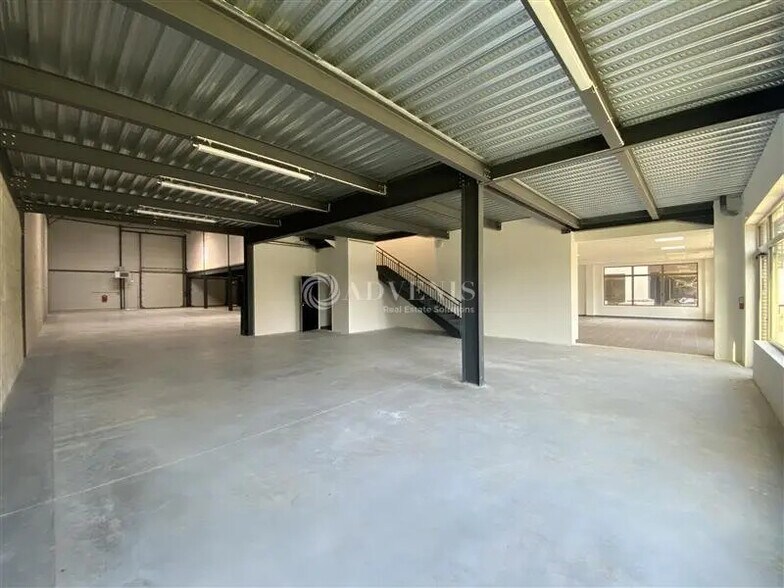 Light Industrial in Gennevilliers to rent - Interior Photo - Image 2 of 12