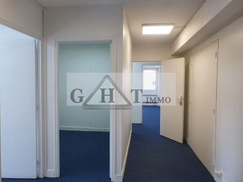 Office in Créteil to rent - Interior Photo - Image 2 of 4
