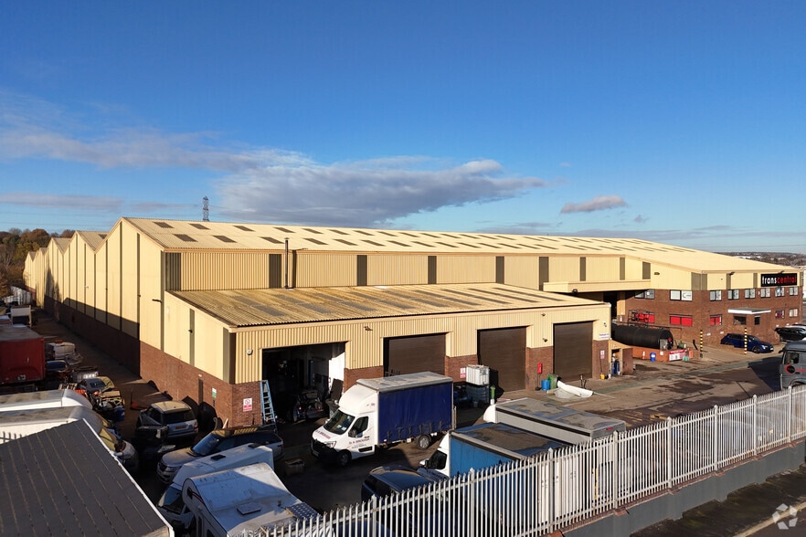Hawkins Dr, Cannock to rent - Building Photo - Image 3 of 3