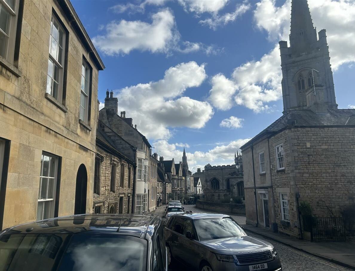 14 Barn Hl, Stamford to rent Building Photo- Image 1 of 15