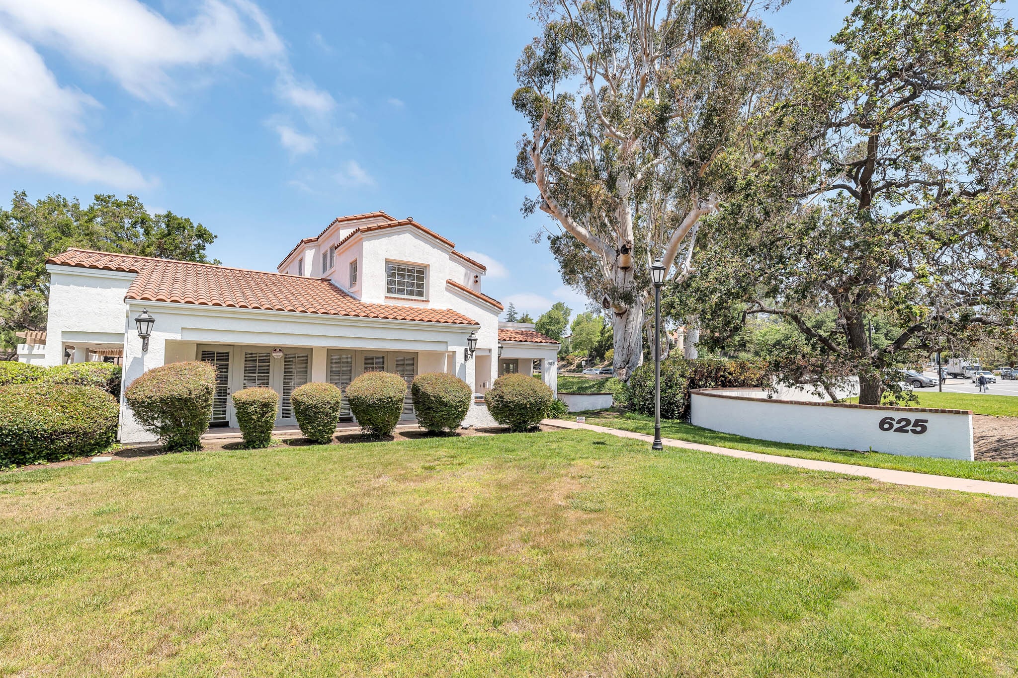 625 W Hillcrest Dr, Thousand Oaks, CA for sale Building Photo- Image 1 of 1
