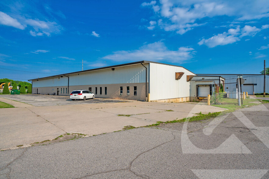 555 Grove St, Wyandotte, MI for sale - Building Photo - Image 1 of 1