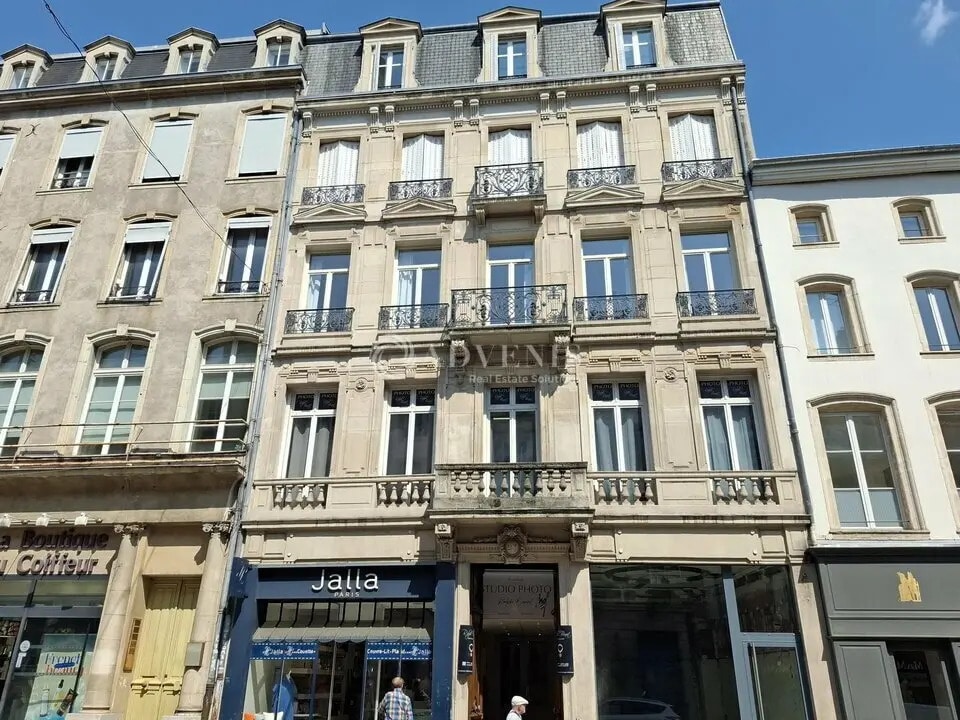 Vente Bureaux 181 m² - Photo 1