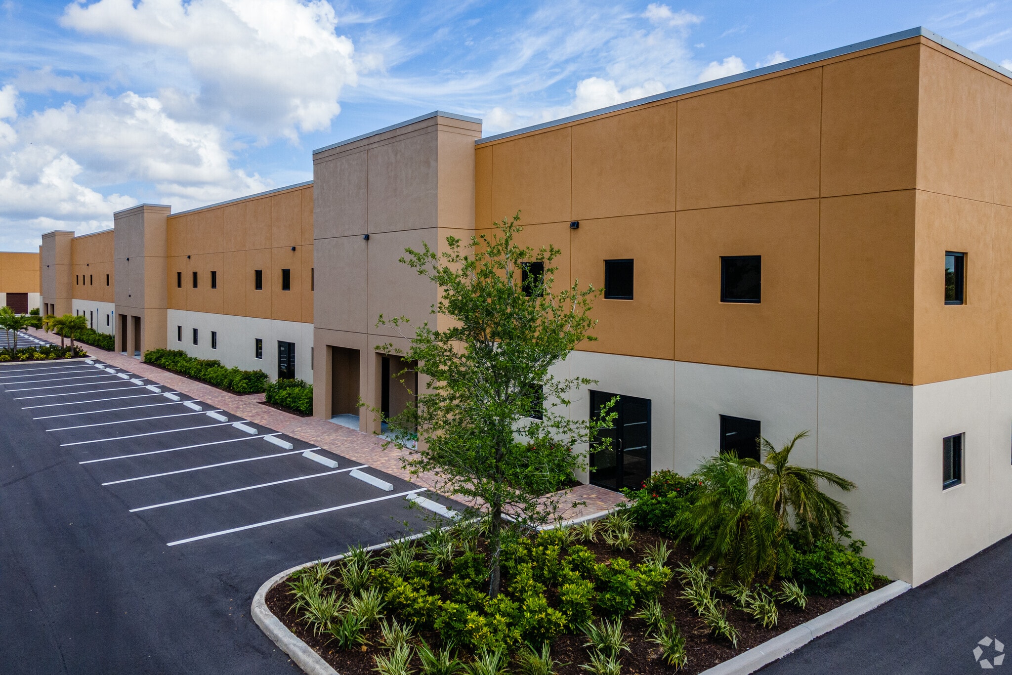 8820 Business Park Dr, Fort Myers, FL for sale Primary Photo- Image 1 of 1