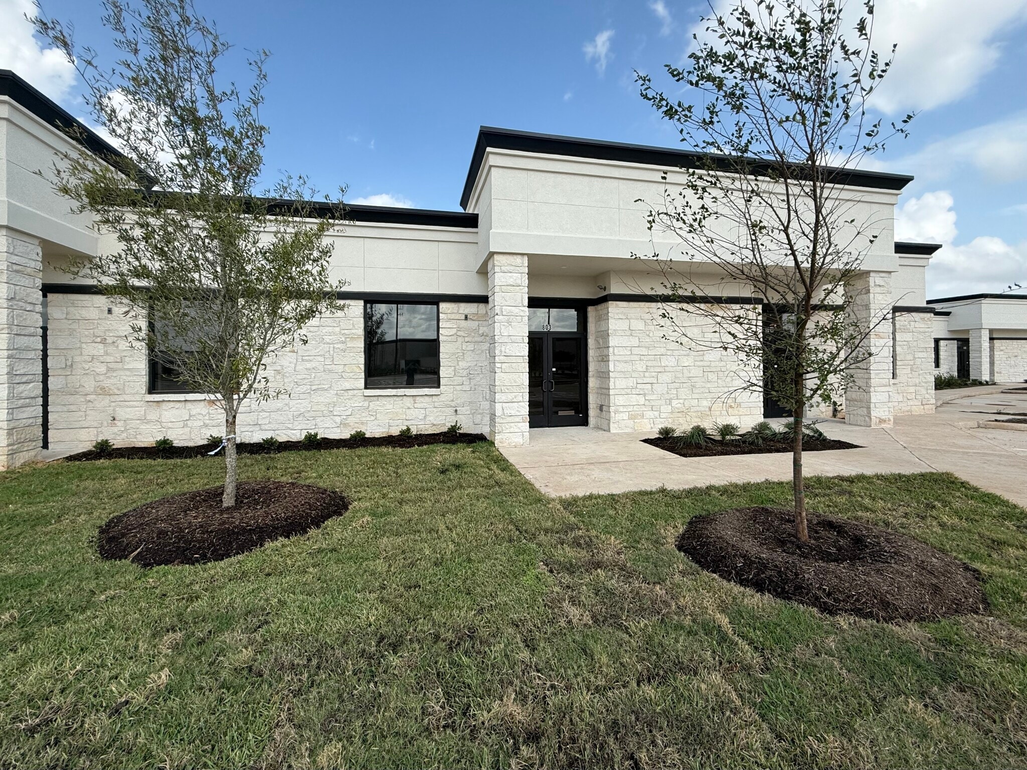 Building 8 | 5501 Cabrera Dr, Sugar Land, TX to rent Building Photo- Image 1 of 9