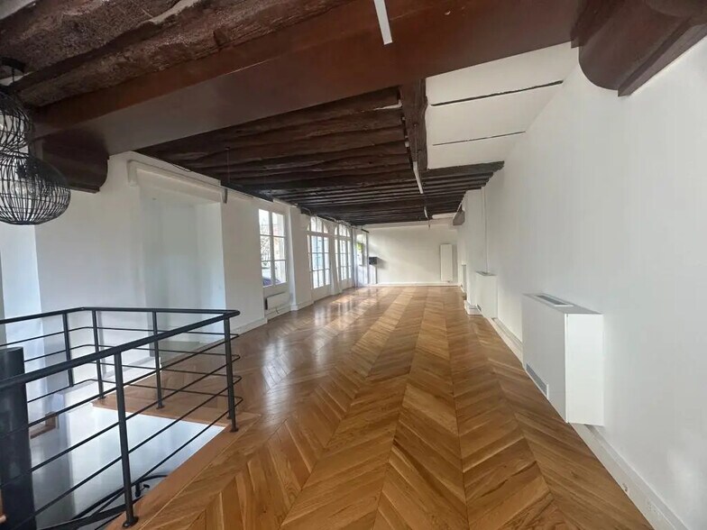 4 Quai Des Célestins, Paris to rent - Interior Photo - Image 2 of 10