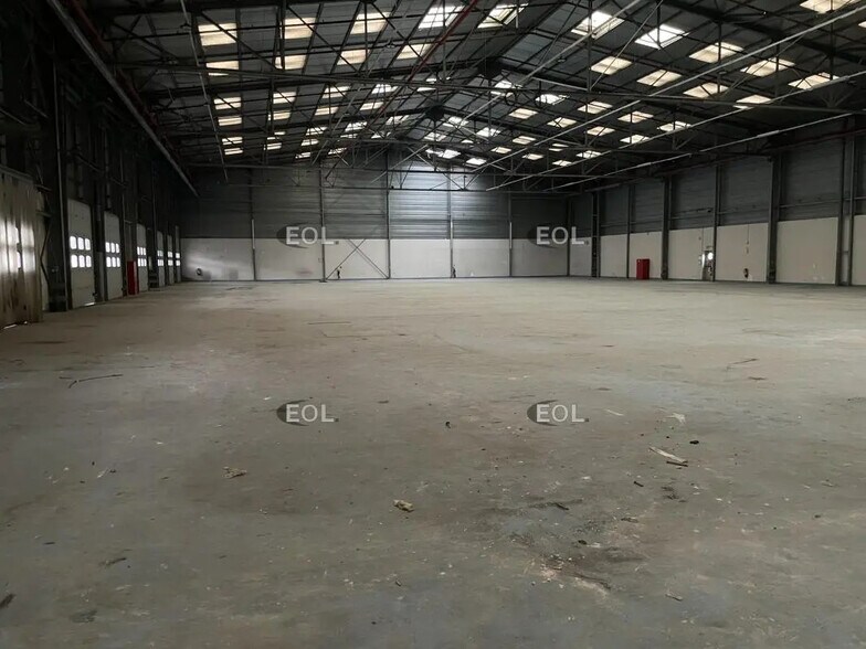 Industrial in Gennevilliers to rent - Interior Photo - Image 2 of 4