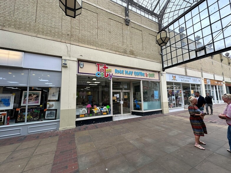 Liverpool Rd, Worthing to rent - Building Photo - Image 1 of 11