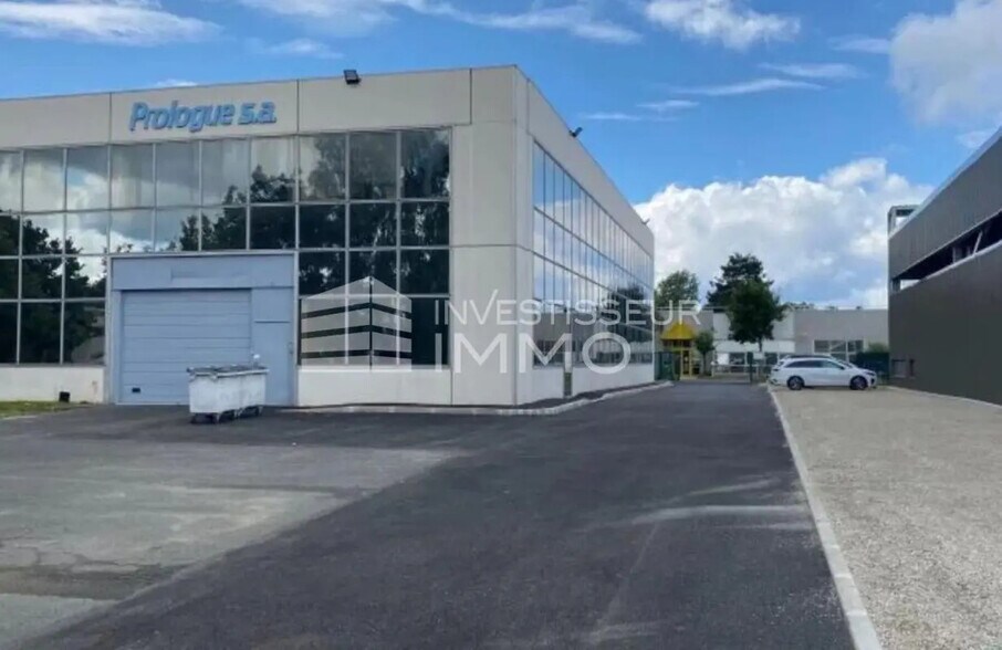 Light Industrial in Les Ulis to rent - Building Photo - Image 1 of 4