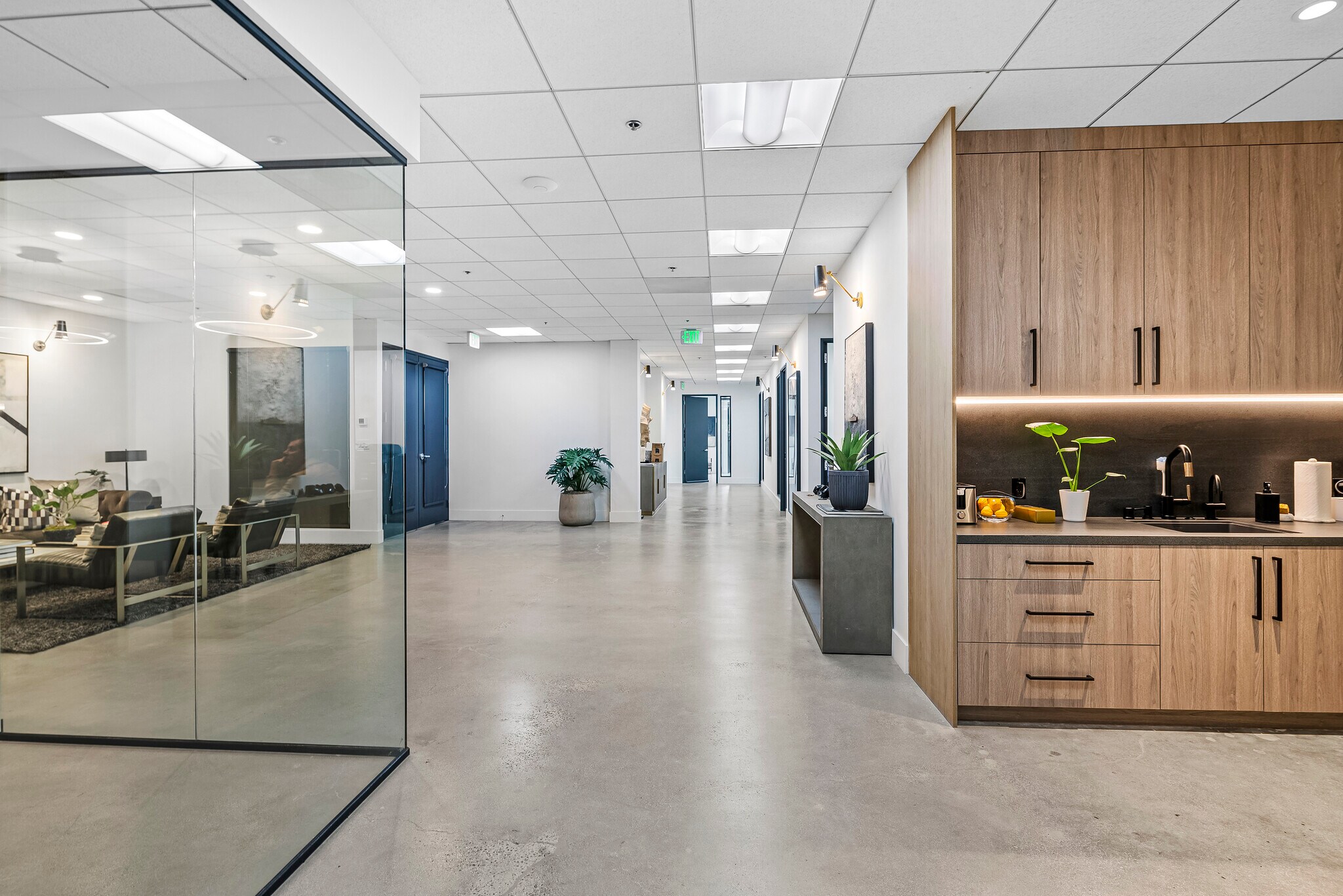 501 S Beverly Dr, Beverly Hills, CA for sale Interior Photo- Image 1 of 1