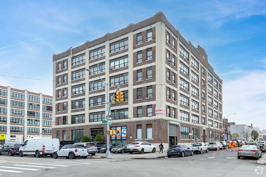 47-09 30th St, Long Island City, NY for rent - Primary Photo - Image 1 of 21