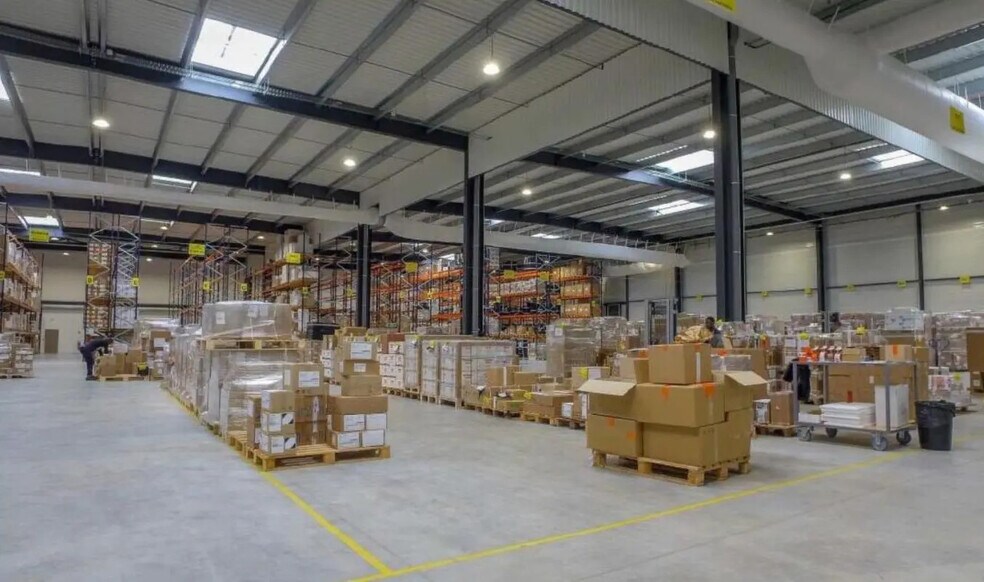 Light Industrial in Persan for sale - Building Photo - Image 3 of 4