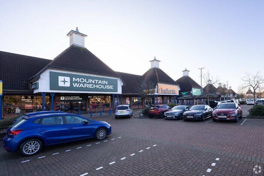 Chelmer Rd, Chelmsford to rent - Building Photo - Image 3 of 4