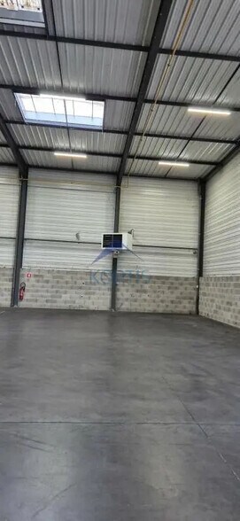 Industrial in Saint-Priest to rent - Building Photo - Image 3 of 7