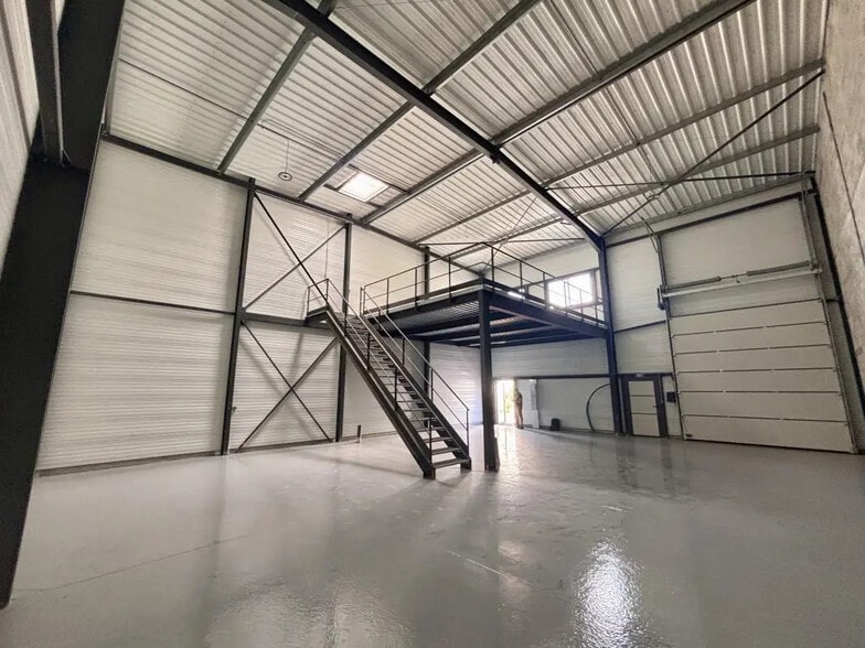 Light Industrial in Signes for sale - Interior Photo - Image 1 of 8
