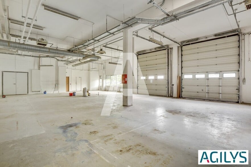 3 Rue Jacques Rueff, Antony to rent - Interior Photo - Image 2 of 6