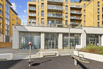 7 Knightly Walk, London for rent Building Photo- Image 2 of 9